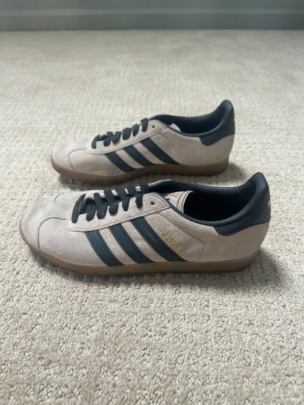 Adidas Gazelle Men’s Size 8 Beige Suede Black Stripes Gum Sole Sneakers